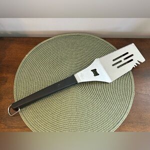 The Pampered Chef Bar-B-Boss Grilling Spatula Multi Tool No Cover. In VGUC.